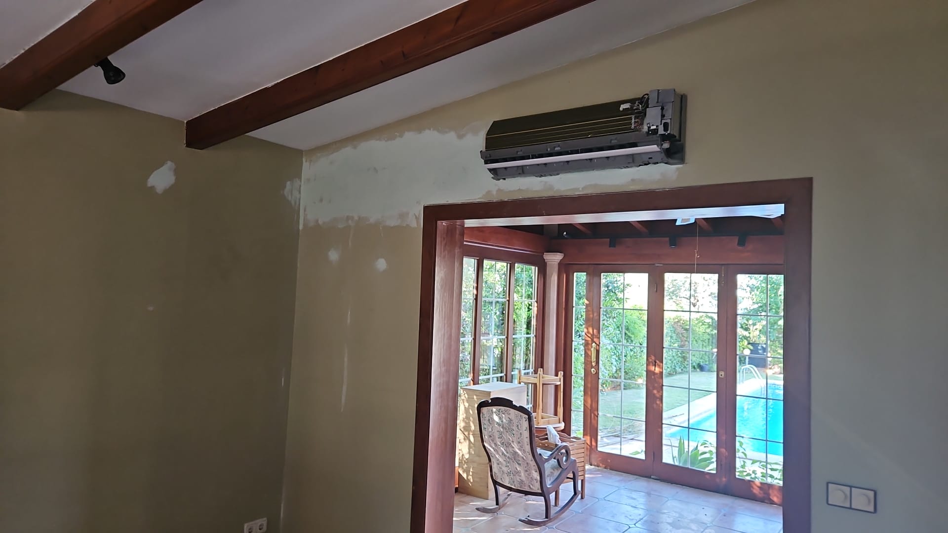 Air conditioning installation