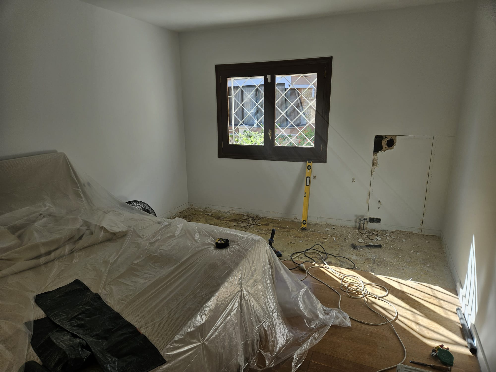 Bathroom construction and finishes